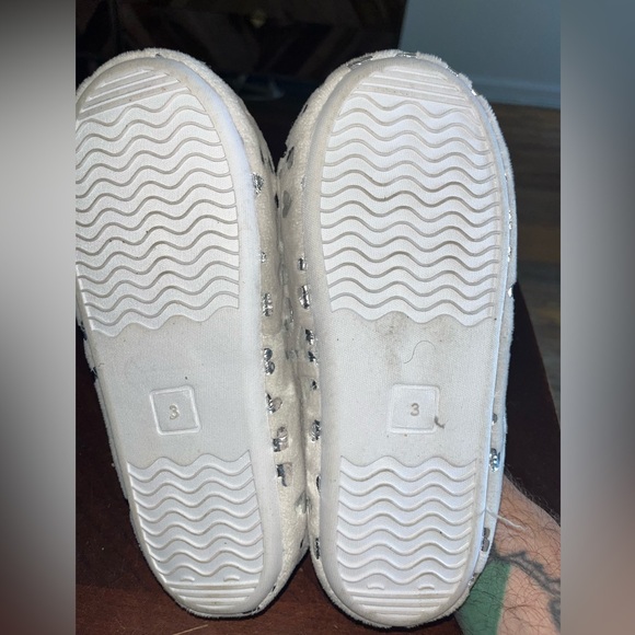 Girls Slippers size 3 - Picture 2 of 3